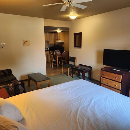 Waterton Lakes Lodge Resort Экстерьер фото