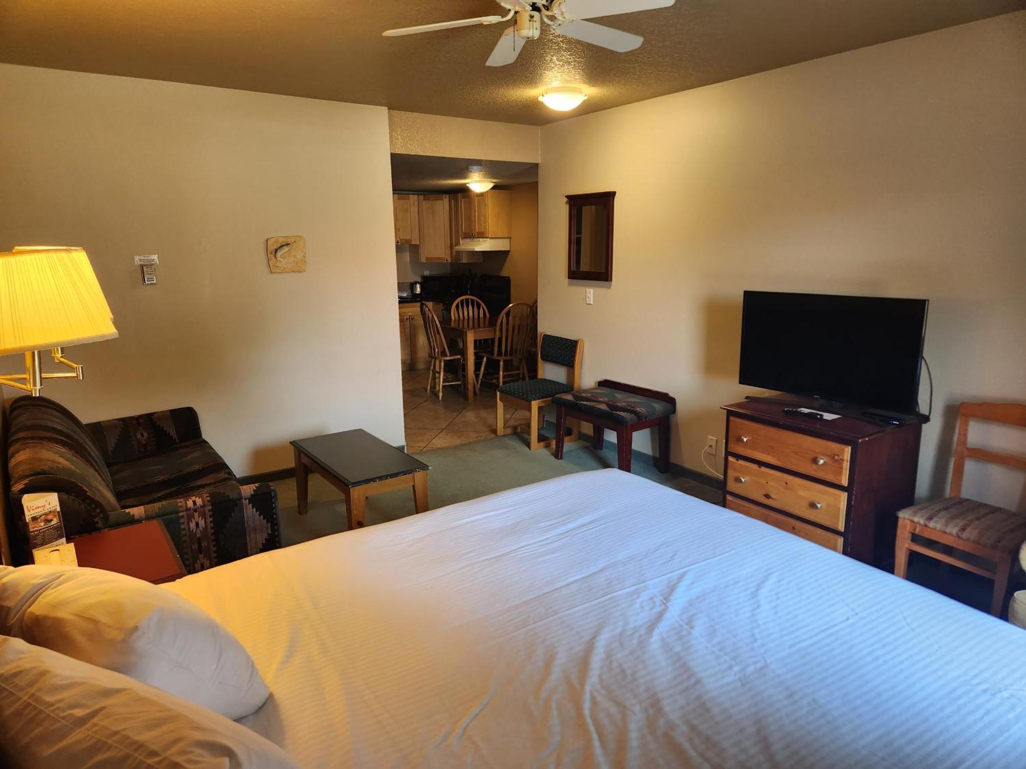 Waterton Lakes Lodge Resort Экстерьер фото