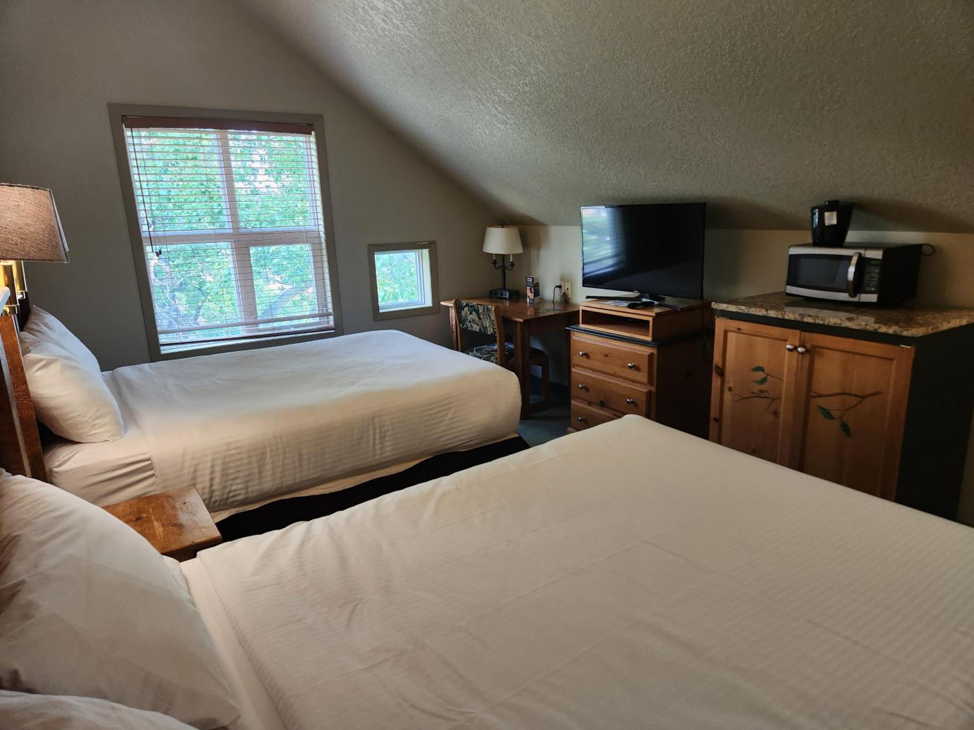 Waterton Lakes Lodge Resort Экстерьер фото