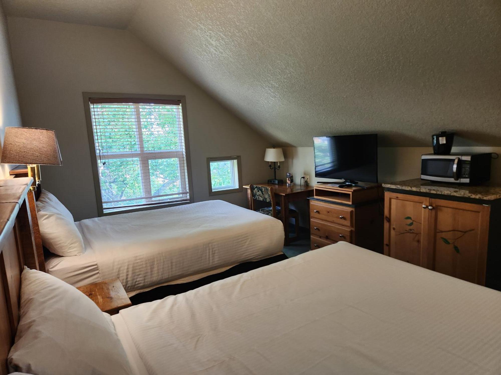 Waterton Lakes Lodge Resort Экстерьер фото