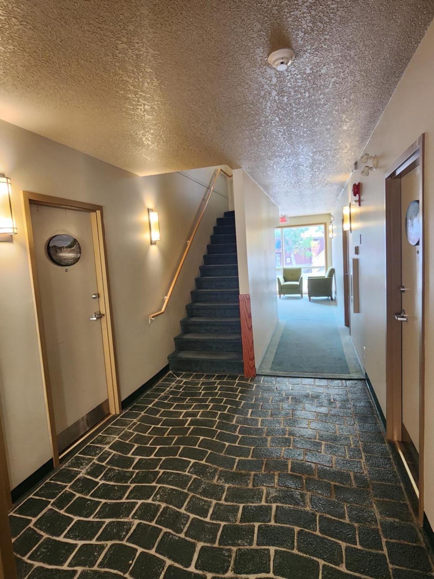 Waterton Lakes Lodge Resort Экстерьер фото