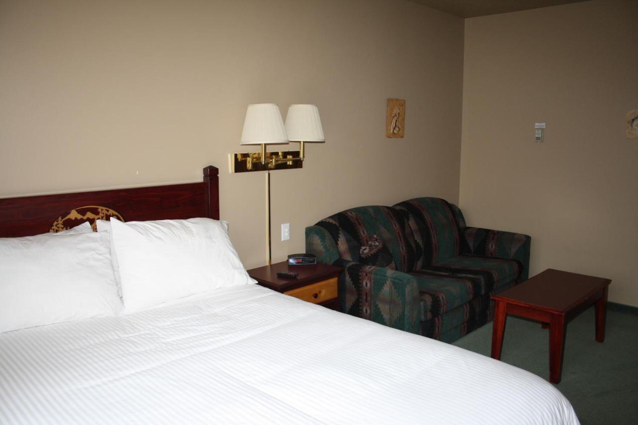 Waterton Lakes Lodge Resort Экстерьер фото