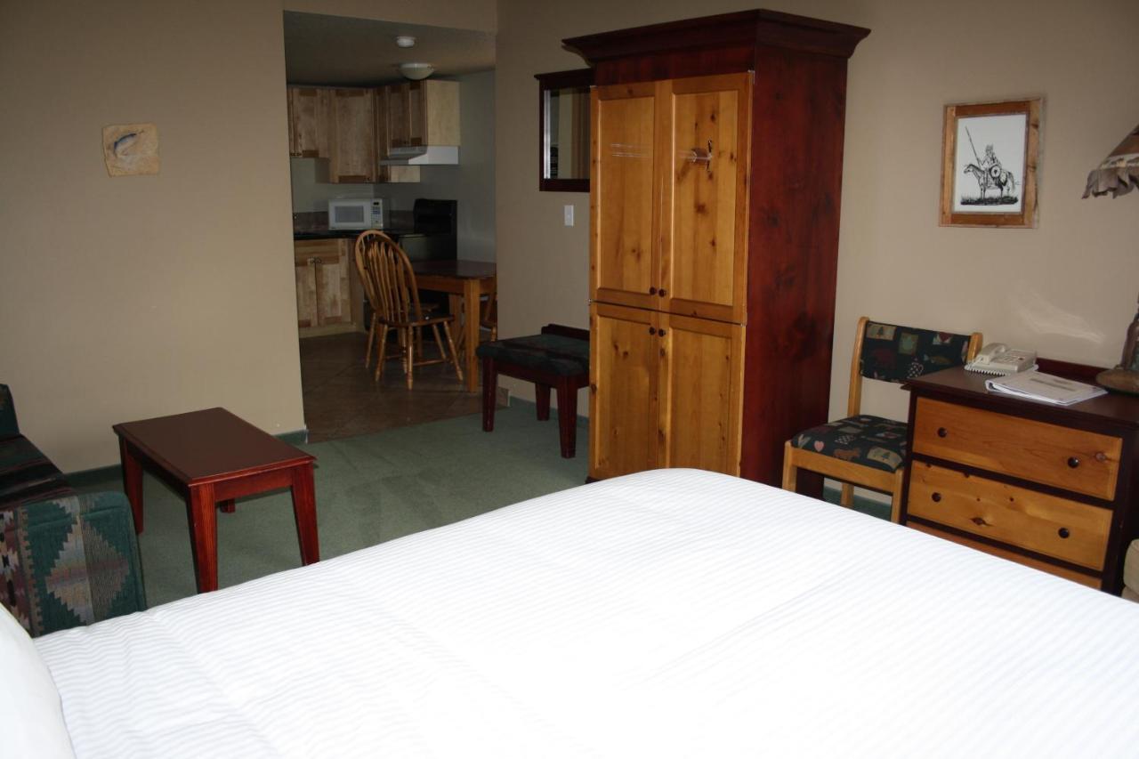 Waterton Lakes Lodge Resort Экстерьер фото